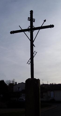 Cruxifix devant la chapelle Saint Martin de Flourens